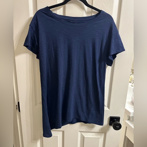 Lilly Pulitzer Tops - Lilly Pulitzer Deep Blue Short Sleeve Asymmetrical Tee Size L